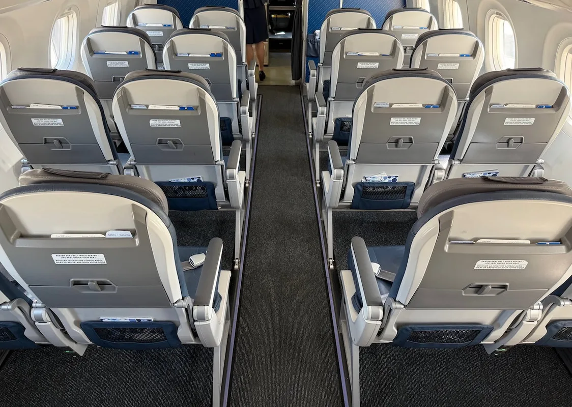 Trải Nghiệm Bay Cùng Porter Airlines: Hành Trình Từ Fort Lauderdale Đến Montreal