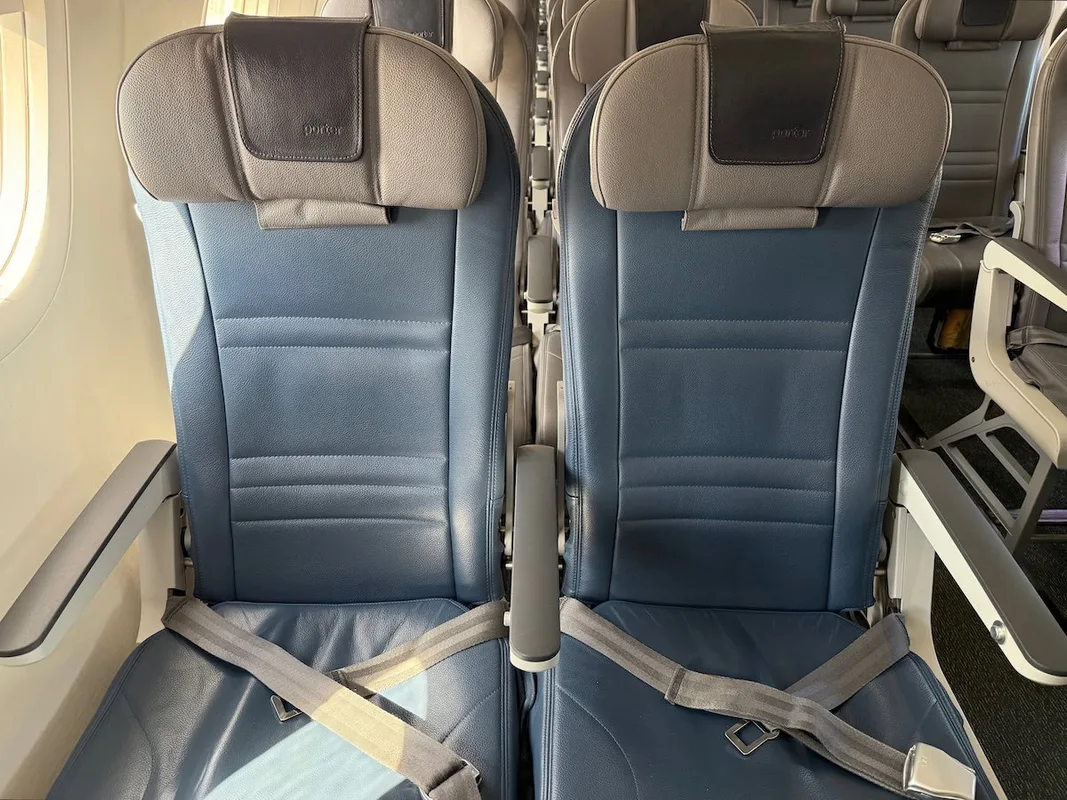 Trải Nghiệm Bay Cùng Porter Airlines: Hành Trình Từ Fort Lauderdale Đến Montreal