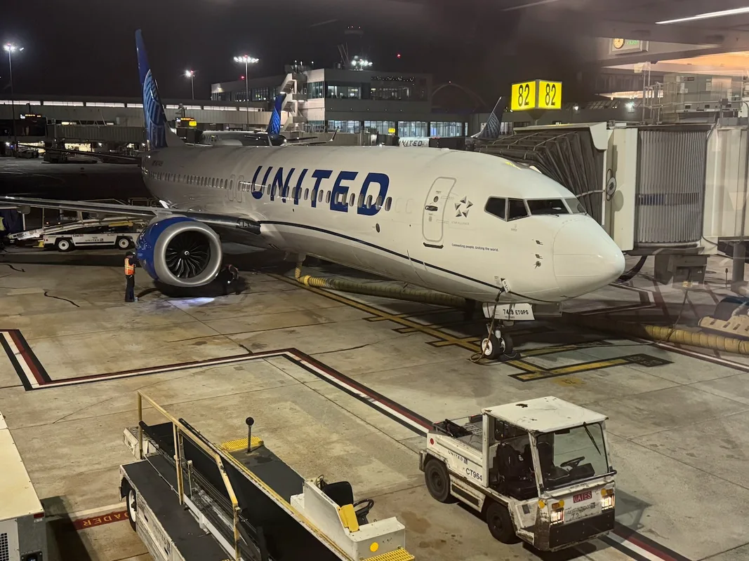 Trải Nghiệm Bay Hạng Nhất Không Mãn Nguyện Với United Airlines