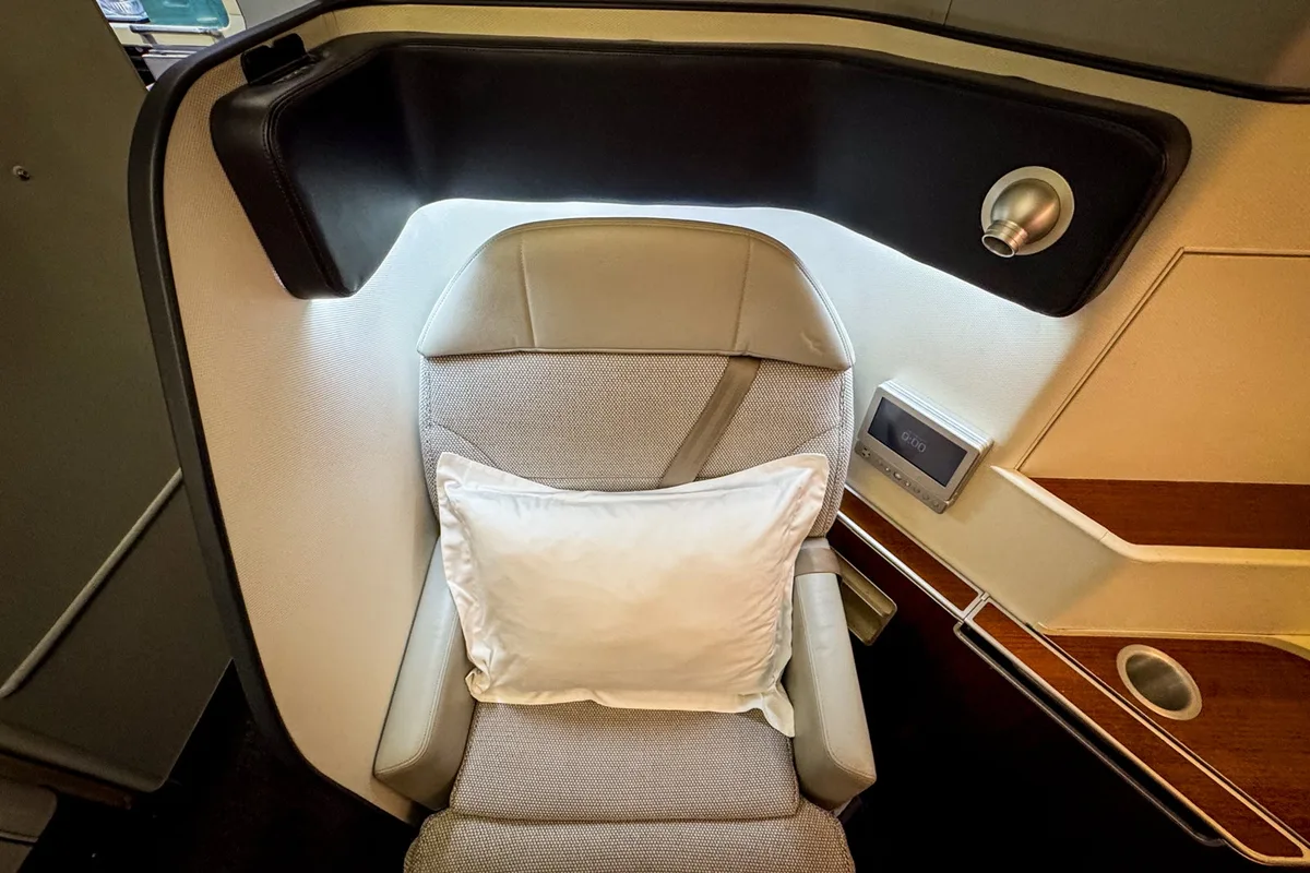 Trải Nghiệm Bay Hạng Nhất Qantas: Đẳng Cấp Vượt Trội