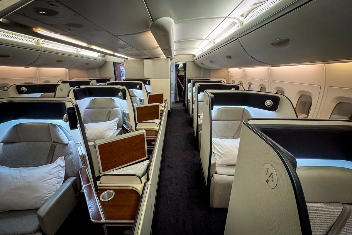 Trải Nghiệm Bay Hạng Nhất Qantas: Đẳng Cấp Vượt Trội