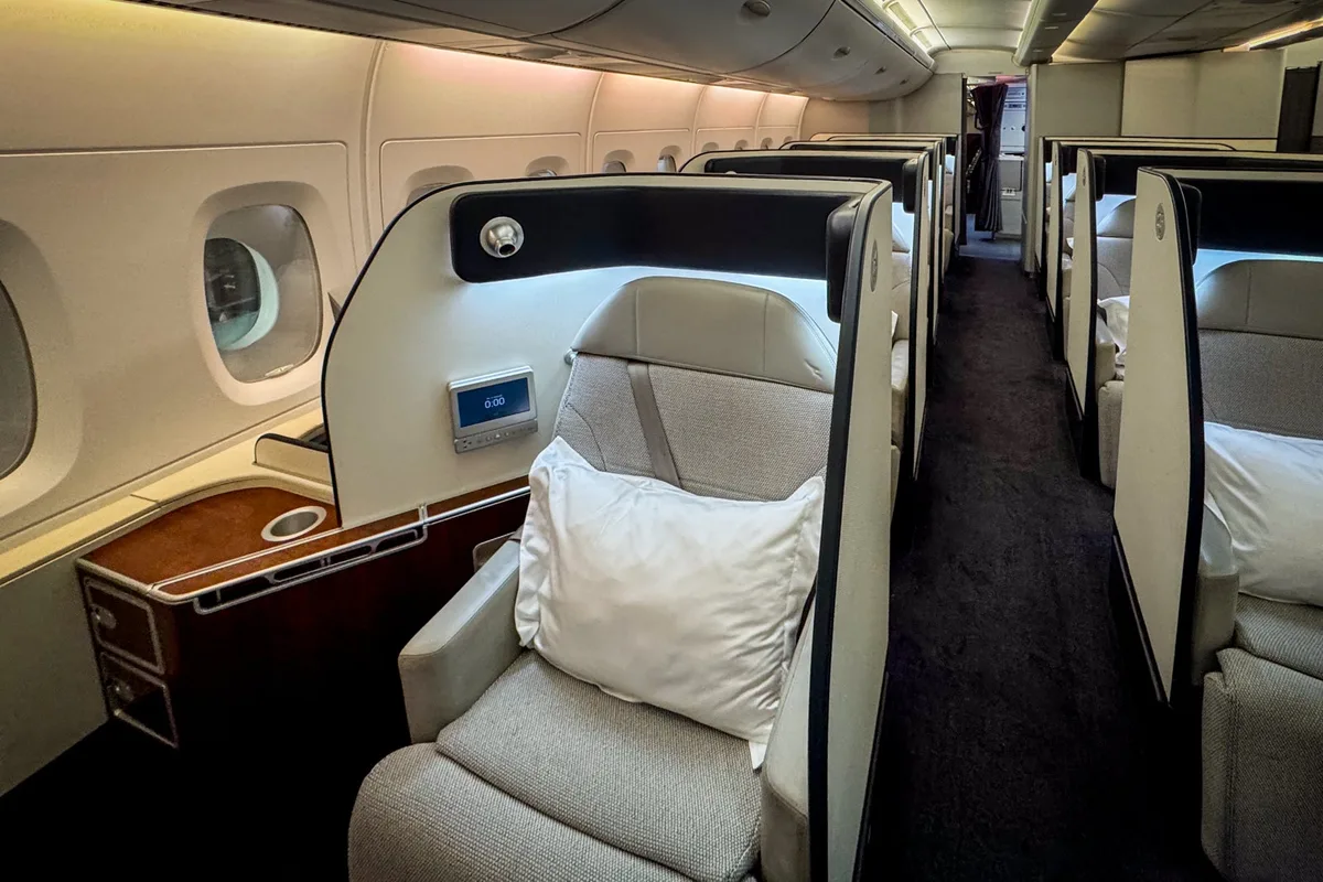 Trải Nghiệm Bay Hạng Nhất Qantas: Đẳng Cấp Vượt Trội