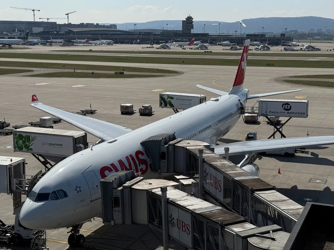 Trải Nghiệm Bay Hạng Phổ Thông Trên SWISS A330-300: Từ Zurich Đến Chicago