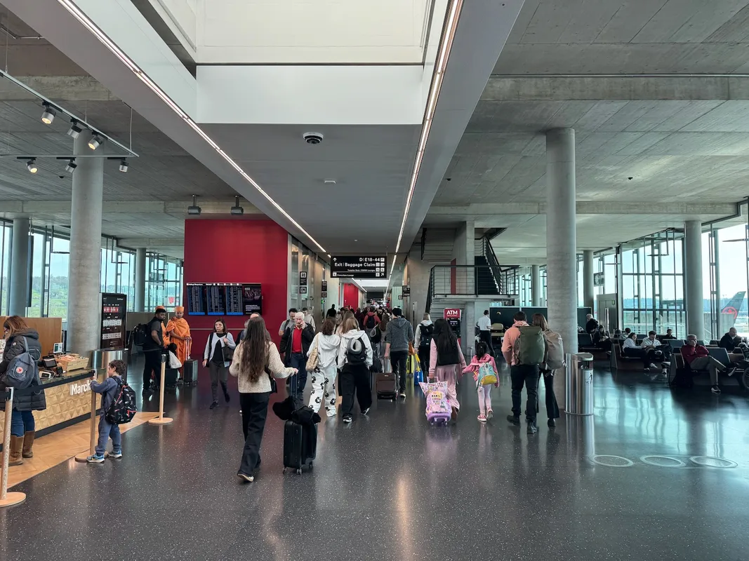 Trải Nghiệm Bay Hạng Phổ Thông Trên SWISS A330-300: Từ Zurich Đến Chicago