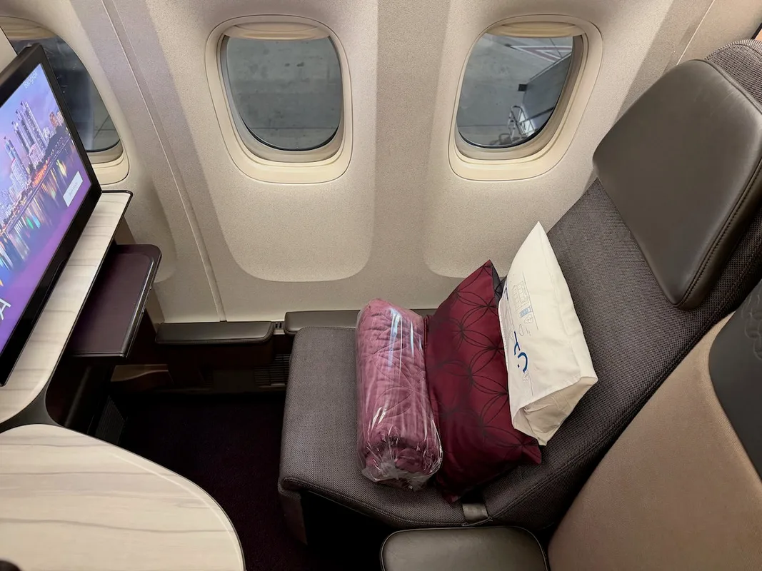 Trải Nghiệm Bay Hạng Thương Gia Qatar Airways Qsuites Trên Boeing 777
