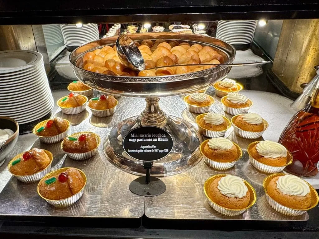Trải Nghiệm Buffet Sang Chảnh Nhất Pháp: Les Grands Buffets Có Xứng Đáng?