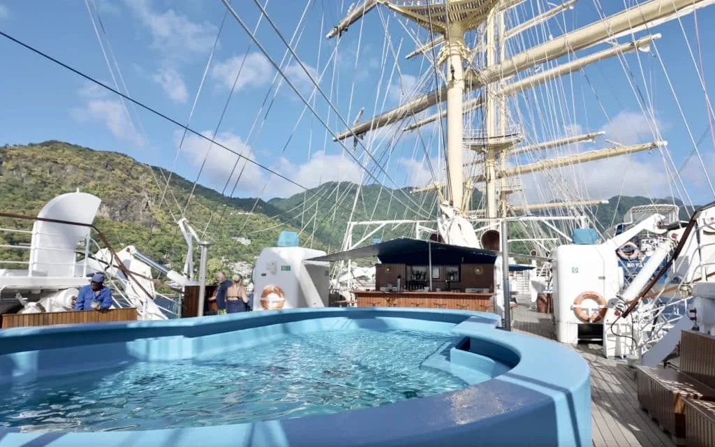 Trải Nghiệm Chuyến Du Thuyền Độc Đáo Trên Biển Caribbean