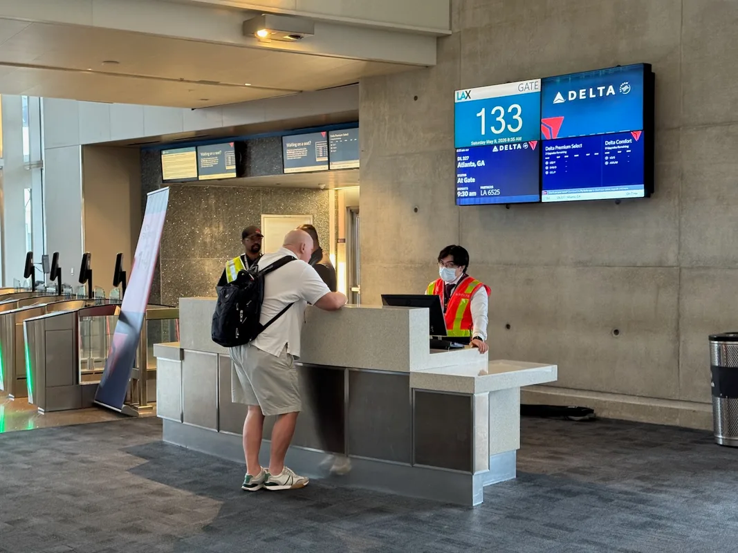 Trải Nghiệm Delta Air Lines A350-900: Chuyến Bay Delta One Từ Los Angeles Đến Atlanta