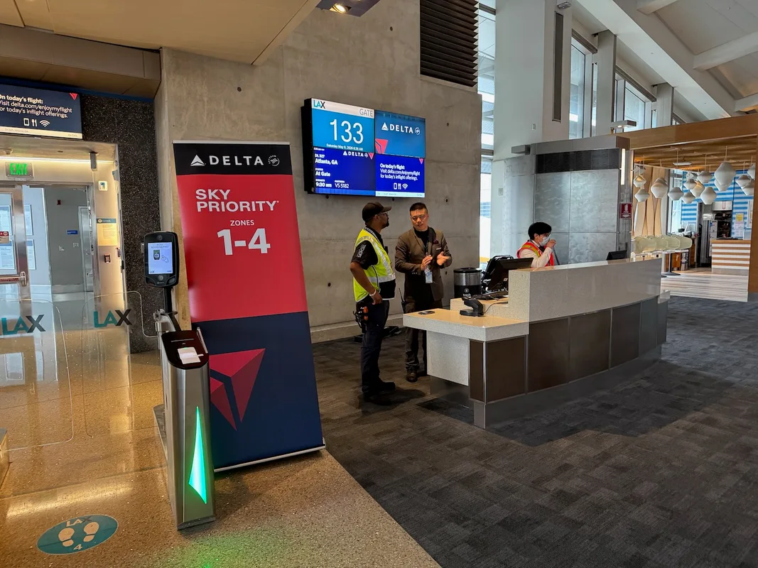 Trải Nghiệm Delta Air Lines A350-900: Chuyến Bay Delta One Từ Los Angeles Đến Atlanta