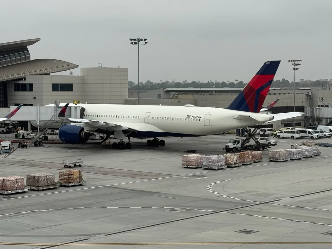 Trải Nghiệm Delta Air Lines A350-900: Chuyến Bay Delta One Từ Los Angeles Đến Atlanta