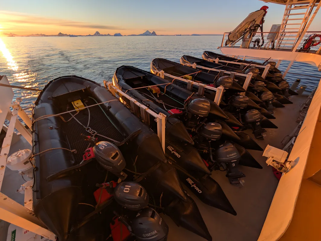 Trải Nghiệm Du Hành Đến Nam Cực Trên Tàu Aurora Expeditions