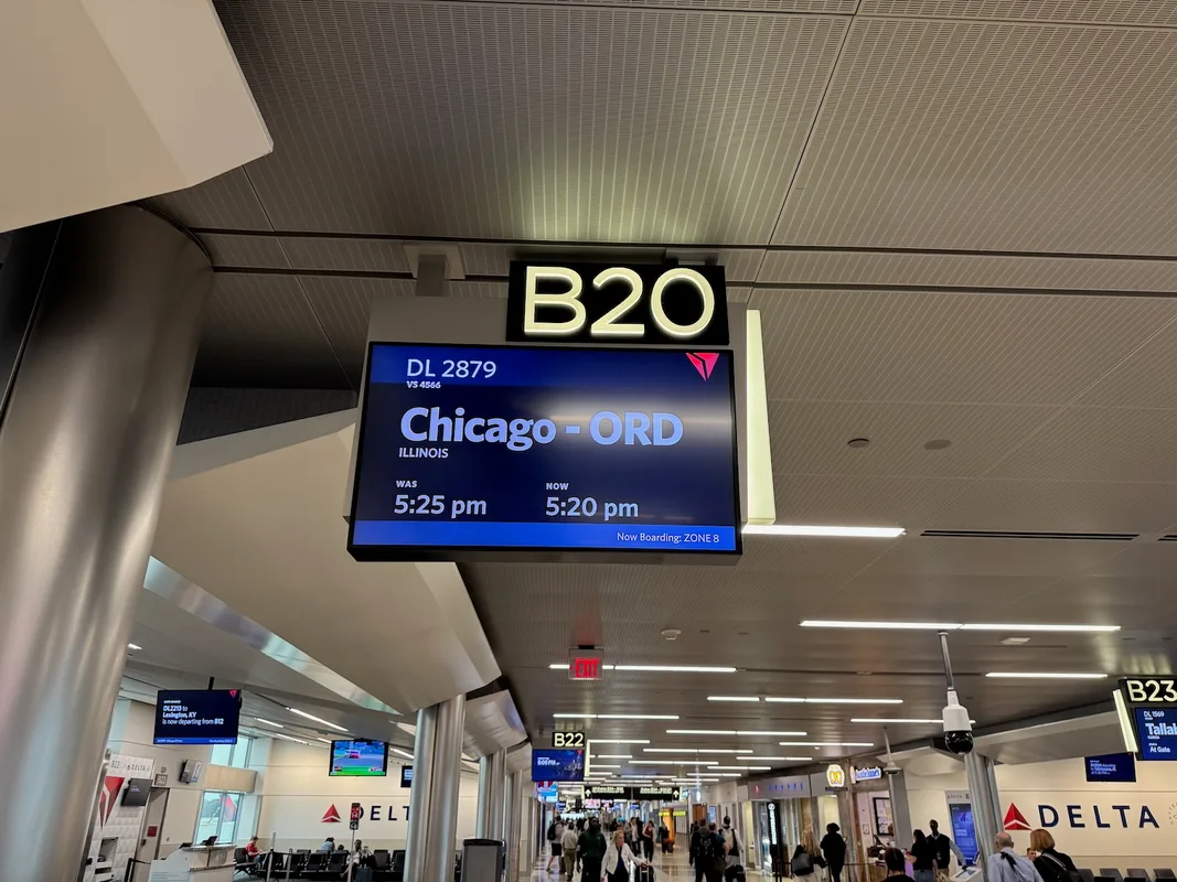 Trải Nghiệm Hạng Nhất Trên Delta Air Lines 737-900ER Từ Atlanta Đến Chicago