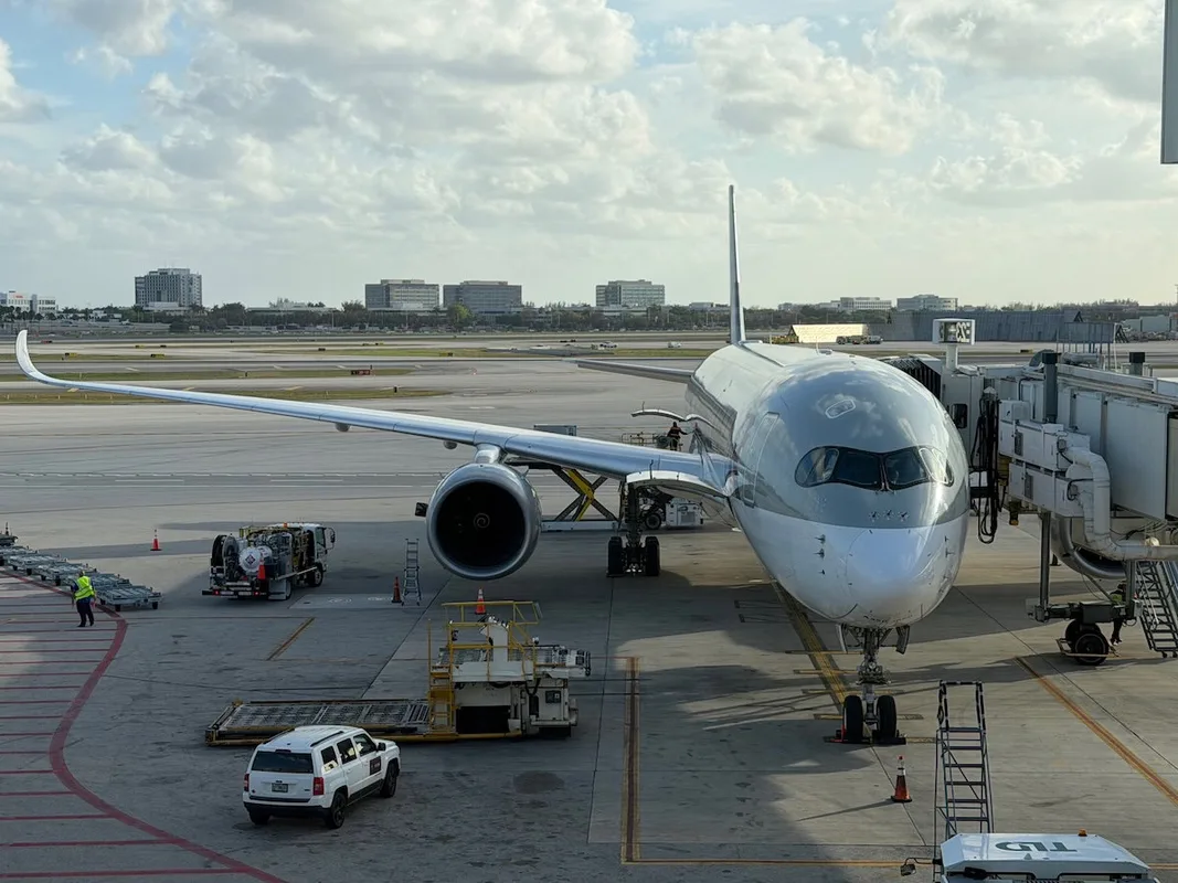Trải Nghiệm Hạng Thương Gia Trên Qatar Airways Qsuites Airbus A350
