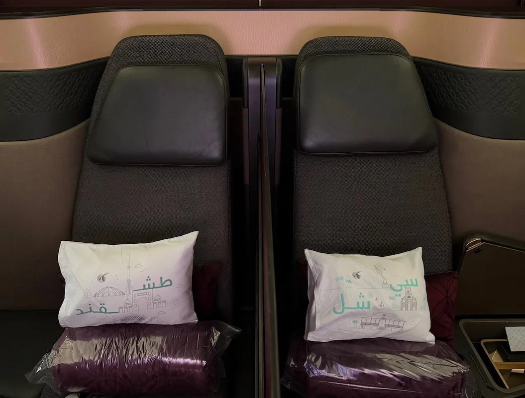 Trải Nghiệm Hạng Thương Gia Trên Qatar Airways Qsuites Airbus A350