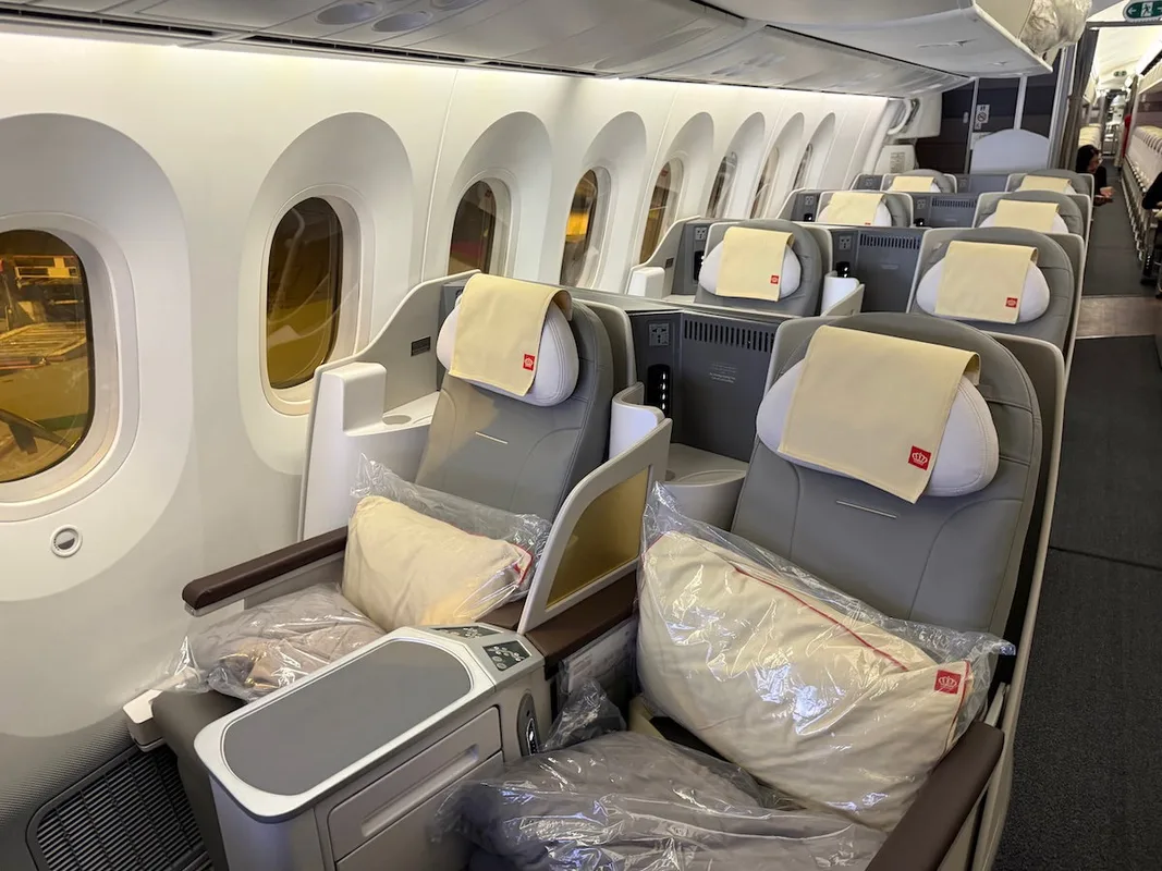 Trải Nghiệm Hạng Thương Gia Trên Royal Jordanian: Chặng Bay Từ Bangkok Đến Amman