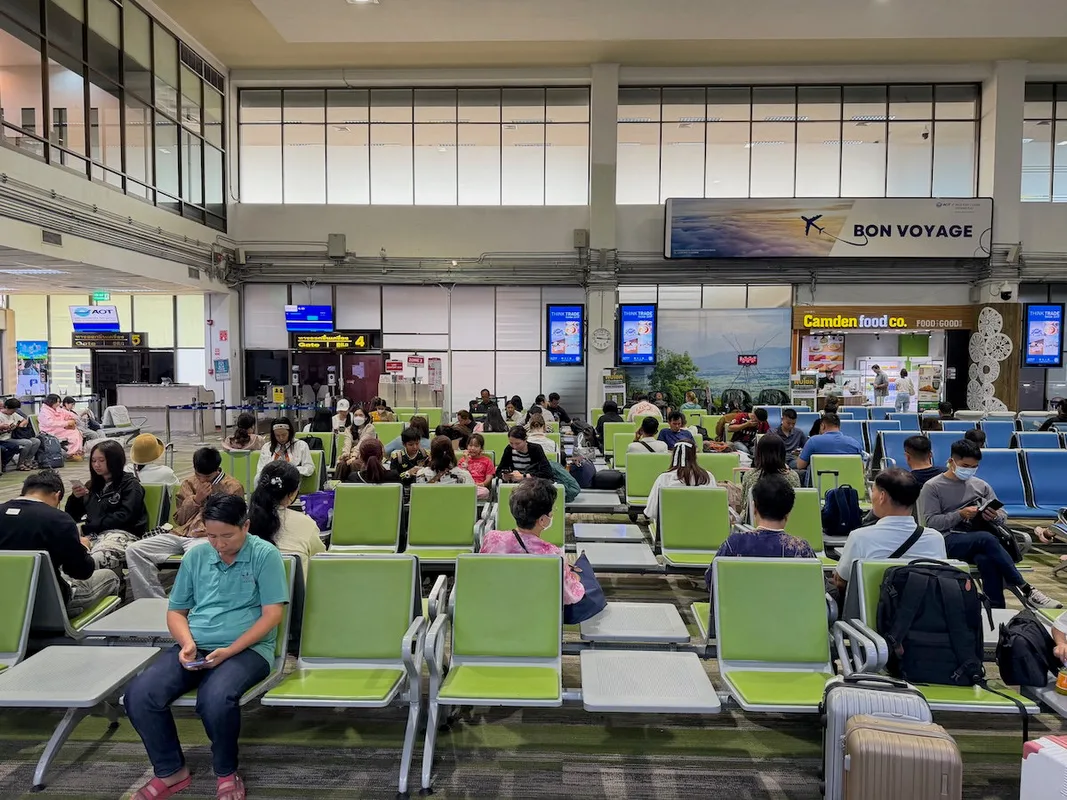 Trải Nghiệm Hạng Thương Gia Trên Thai Airways A320: Chuyến Bay Từ Chiang Rai Đến Bangkok