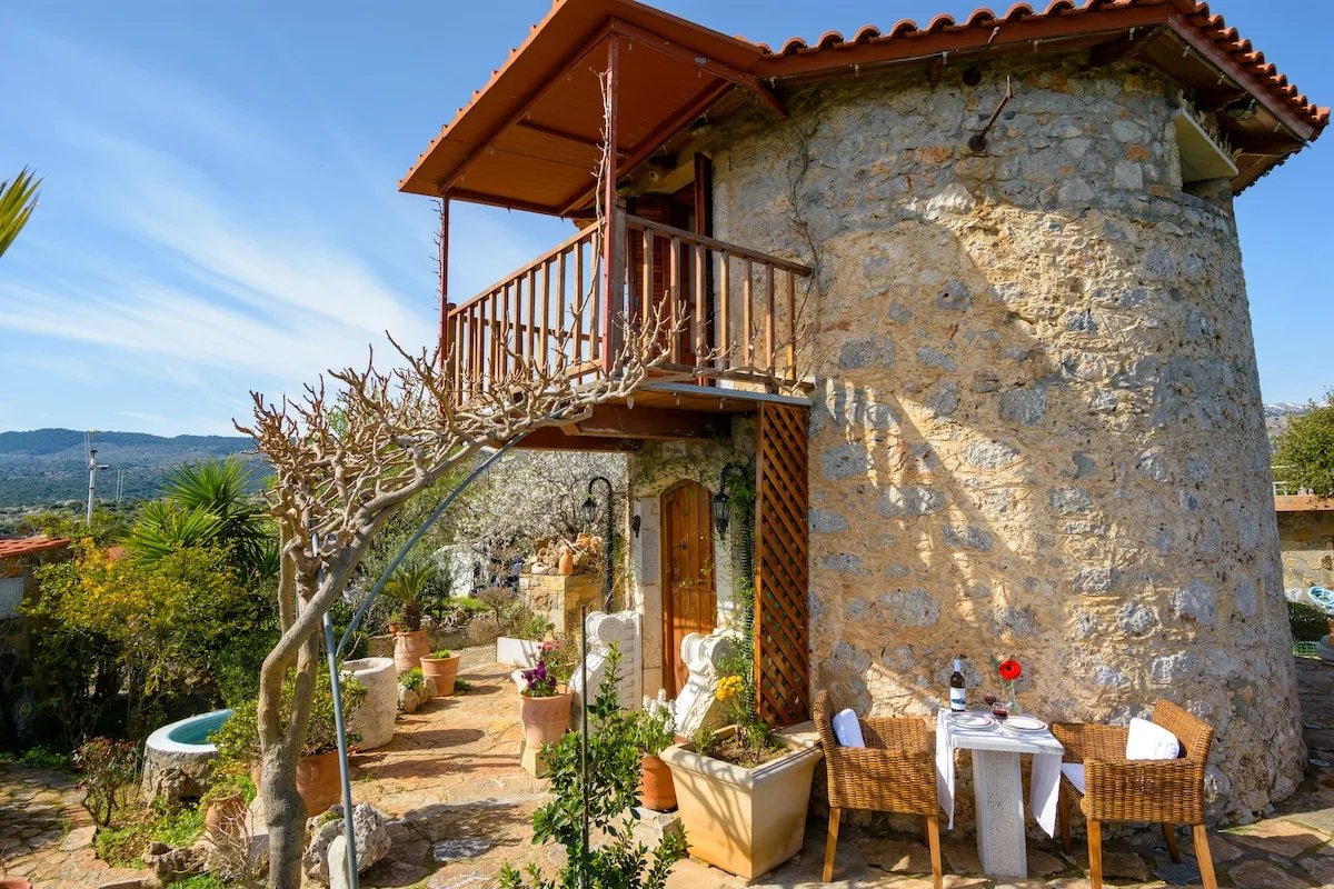 Trải Nghiệm Lưu Trú Airbnb Đình Đám Tại Hy Lạp