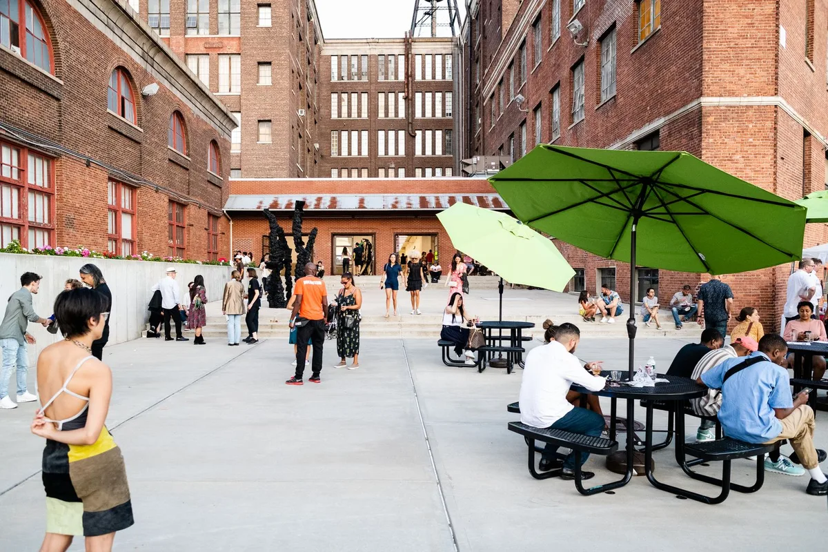 Trải Nghiệm Một Ngày Hoàn Hảo Tại Jersey City: Bắt Đầu Bằng Bánh Sandwich Thịt Heo Khổng Lồ