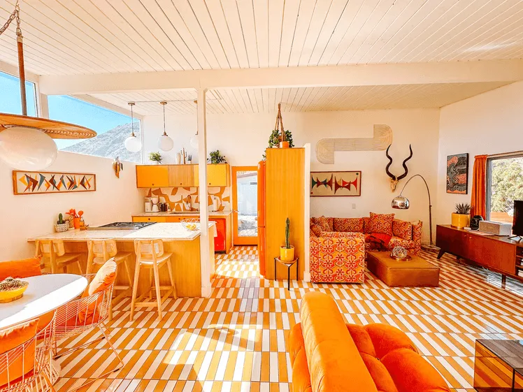 Trải Nghiệm Nghỉ Dưỡng Không Thể Nhàm Chán Tại Những Airbnb Đầy Màu Sắc