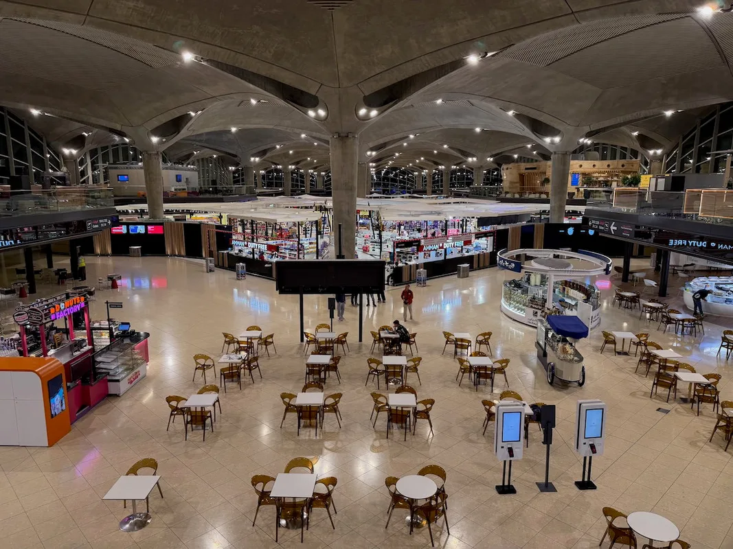 Trải Nghiệm Royal Jordanian Crown Lounge Tại Sân Bay Amman