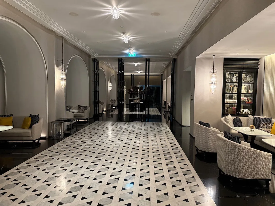 Trải Nghiệm Sang Chảnh Tại Ritz-Carlton Bangkok: Một Đêm Đáng Nhớ