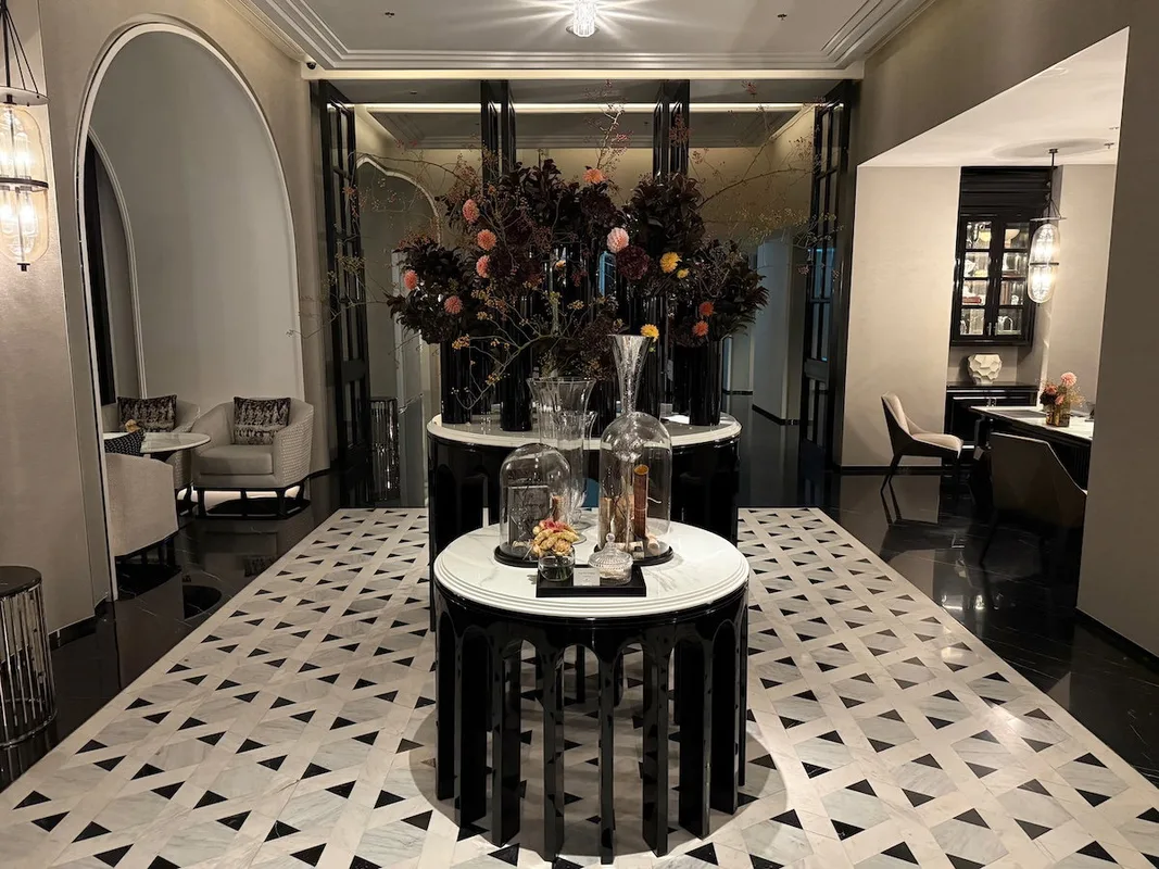 Trải Nghiệm Sang Chảnh Tại Ritz-Carlton Bangkok: Một Đêm Đáng Nhớ