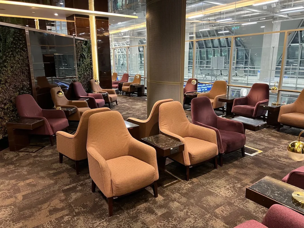 Trải Nghiệm Thai Airways Business Lounge Tại Sân Bay Bangkok