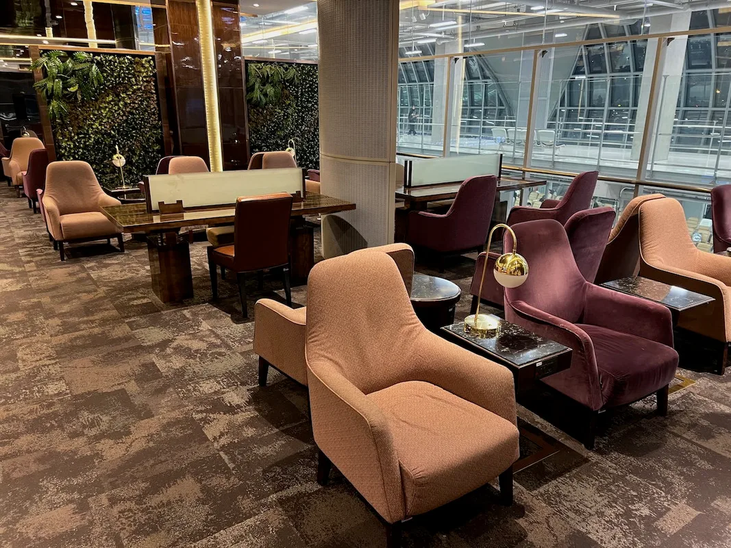 Trải Nghiệm Thai Airways Business Lounge Tại Sân Bay Bangkok