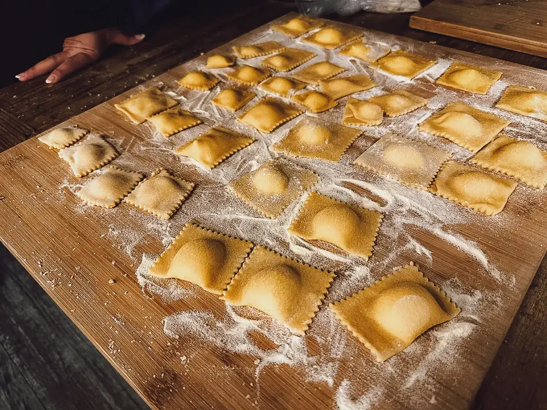 Trải Nghiệm Tự Làm Pasta Giữa Lòng Rome Cổ Kính