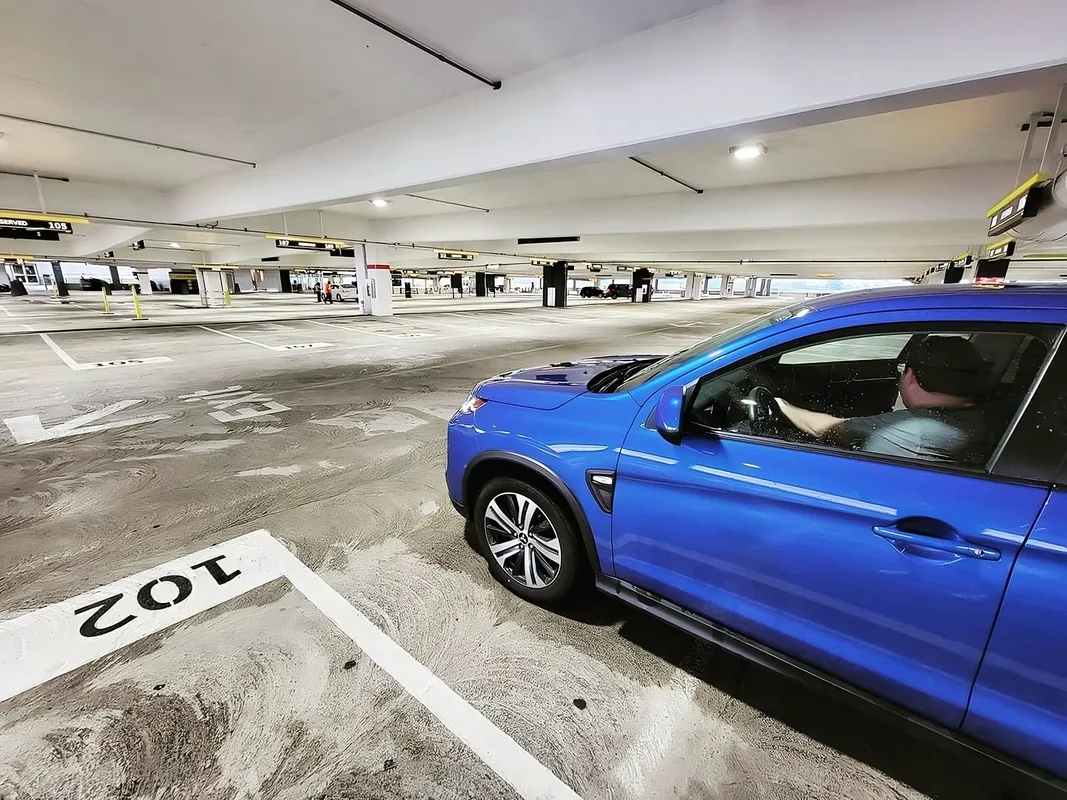 Uber Đang Thử Nghiệm Cách Thuê Xe Mới: Không Phải Xếp Hàng, Giao Xe Tận Nơi