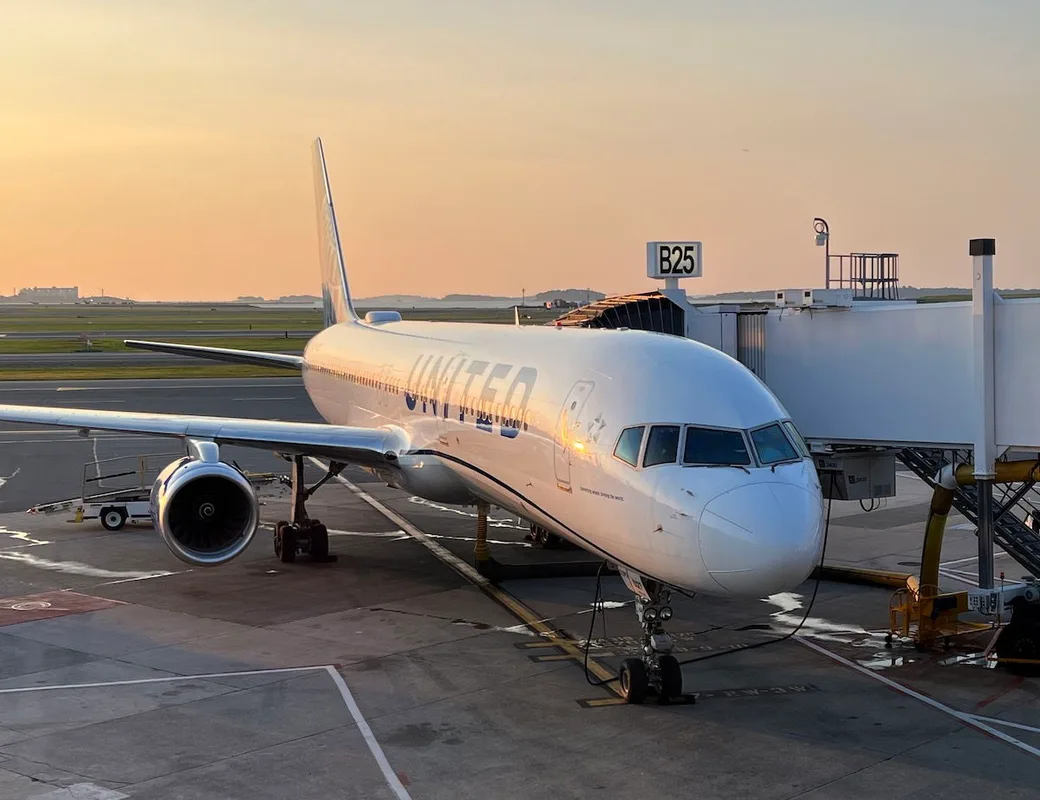 United Airlines: Câu Chuyện Bên Trong Vụ Việc An Toàn Bay Gây Chấn Động