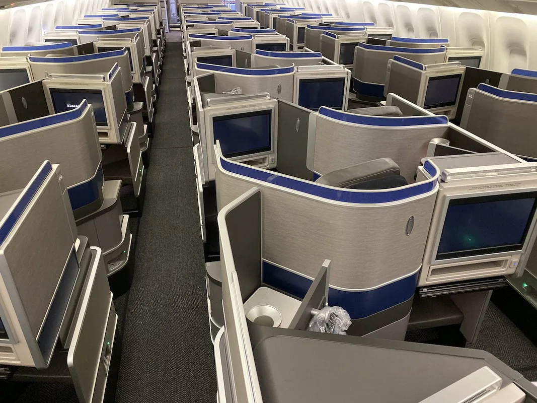 United Airlines Ra Mắt Hạng Vé Cơ Bản Trong Hạng Thương Gia