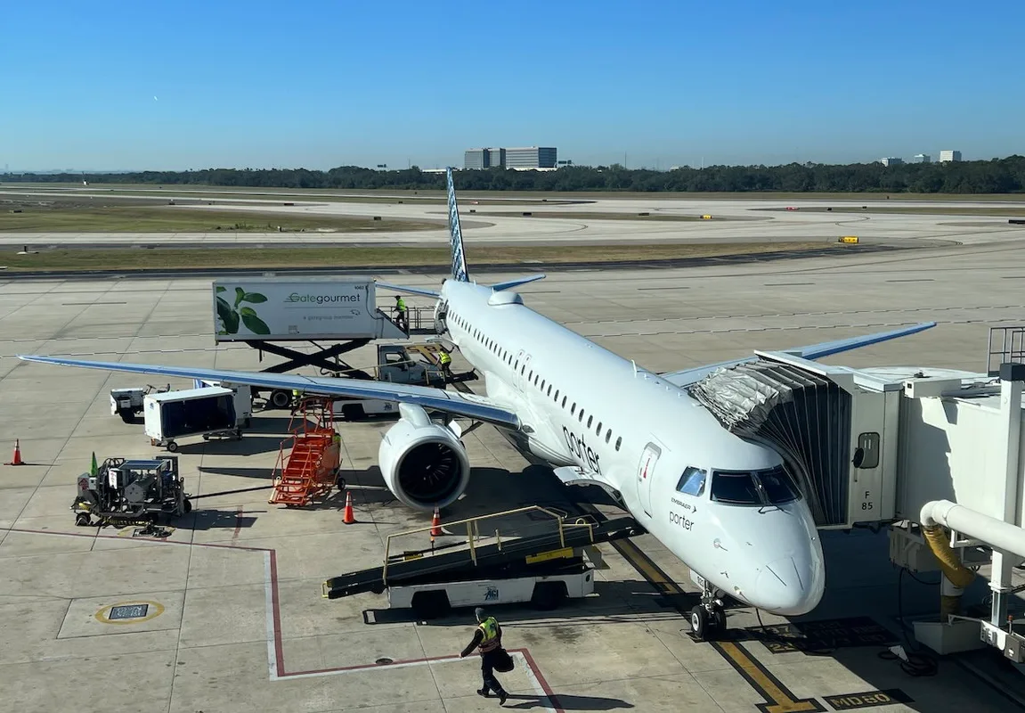 WestJet Đối Đầu Với Chính Phủ Canada Giữa Cơn Bão Giá Nhiên Liệu